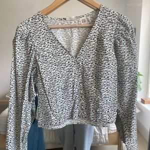 Levi Cropped Blouse size Medium
